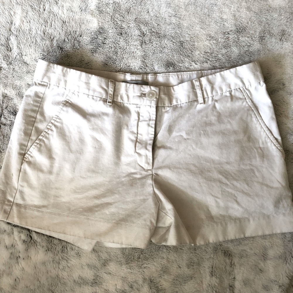 GAP. White chino shorts. Size 6